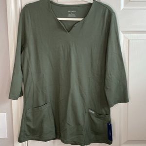 NWT Jaanuu UltraLite Weightless Scrub Top 3/4 Sleeve Olive Green